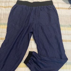 Silence + Noise blue patterned pants size S